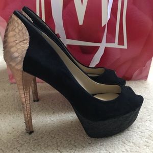 Size 7 Preowned Brian Atwood black pumps